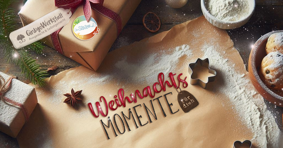 Auf einem Tisch liegt ein Stück Backpapier wo "Weihnachtsmomente für dich" drauf steht. Es liegt überall Mehl herum. Überall liegen weihnachtliche Backutensilien herum und ein Geschenk ziert den Rand.