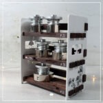 DIY "Klötzchenregal" - Beispiel aus dunklem Holz und weißem Acryl