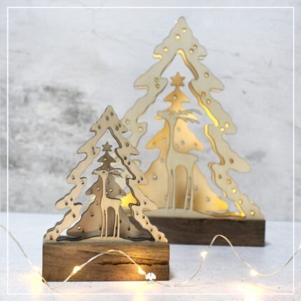 Ein Mini-Lichterbogen aus zwei Ebenen mit Klötzchen kombiniert. Das Motiv zeigt ein Reh in einer Baumsilhouette. Zu sehen sind zwei verschiedene Größen.