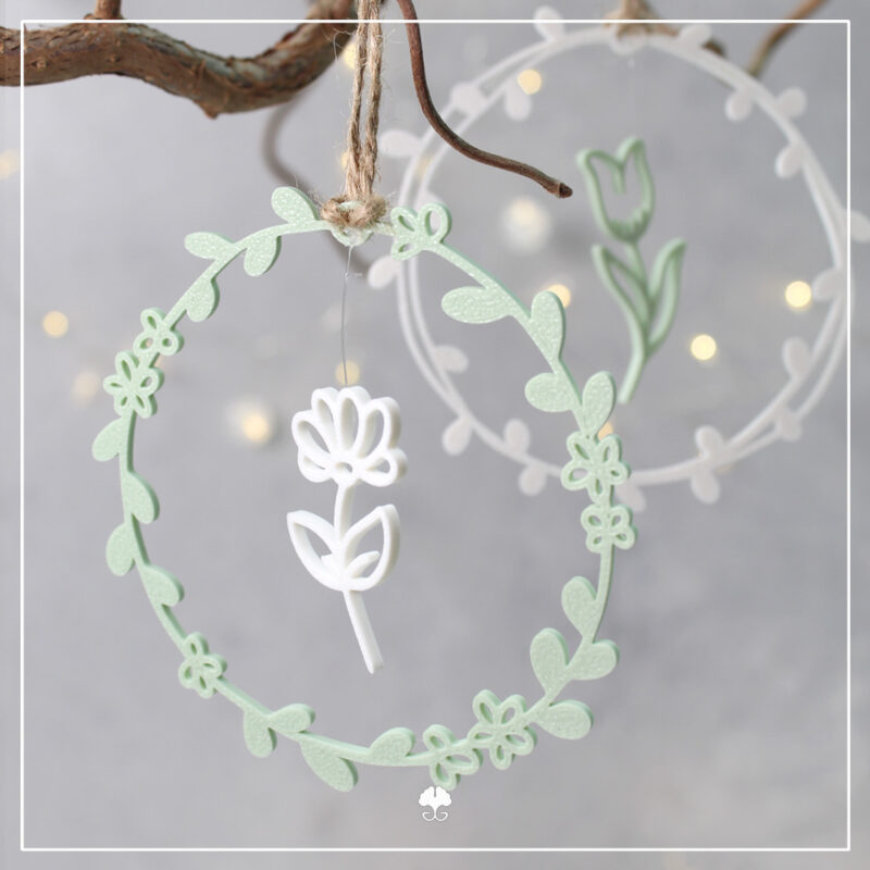 Zwei kombinierte Kränze der 3D Minikränze "Floral". Gedruckt wurde aus weißem und salbeifarbenem Filament.