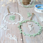 Kombinierte Varianten und Einzelteile der 3D Minikränze "Floral" - 3D Druckdatei. Gedruckt wurde aus weißem und salbeifarbenem Filament.